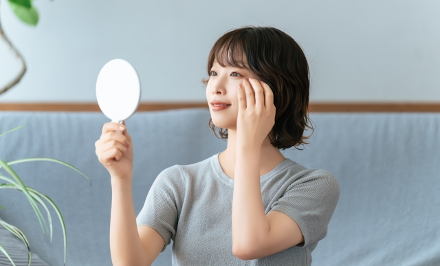 肌を気にする女性