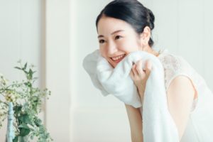 肌しっとり　女性