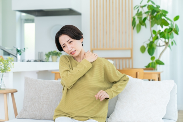 肩こり女性